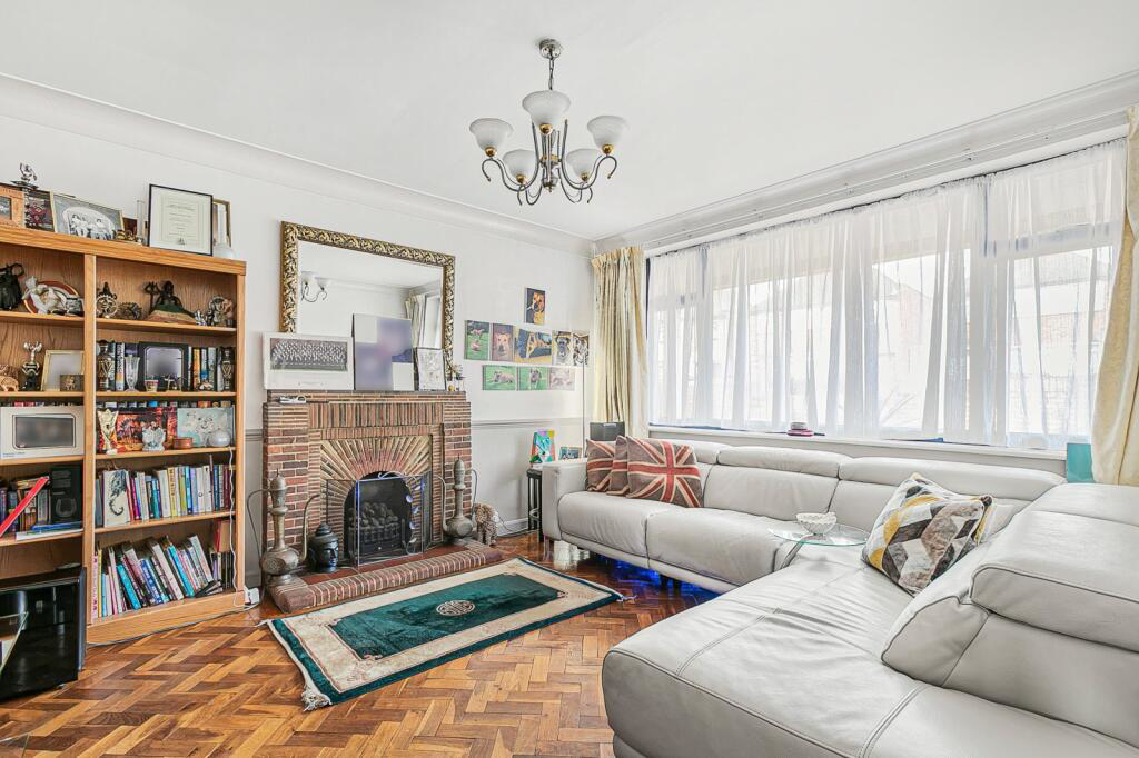 Dalkeith Grove, Stanmore, HA7, photo 2