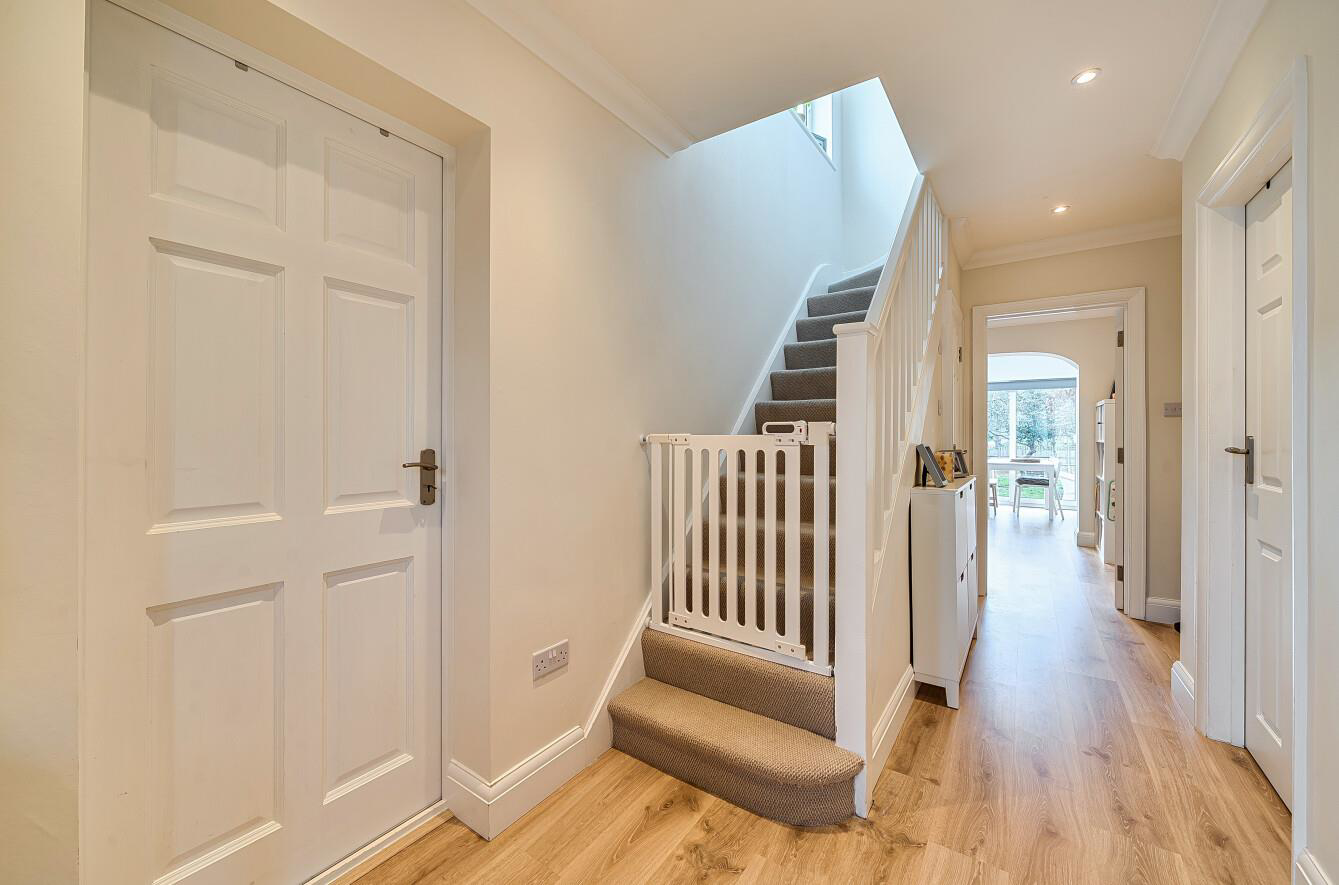 Chiltern Avenue, Bushey, WD23, photo 13