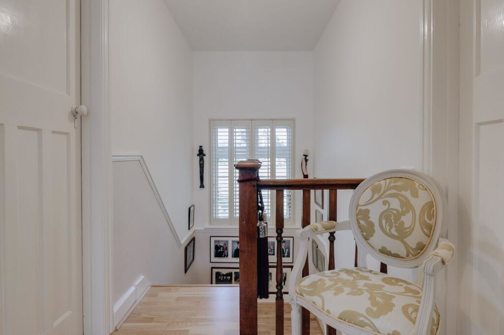 Merry Hill Road, Bushey, WD23, photo 17