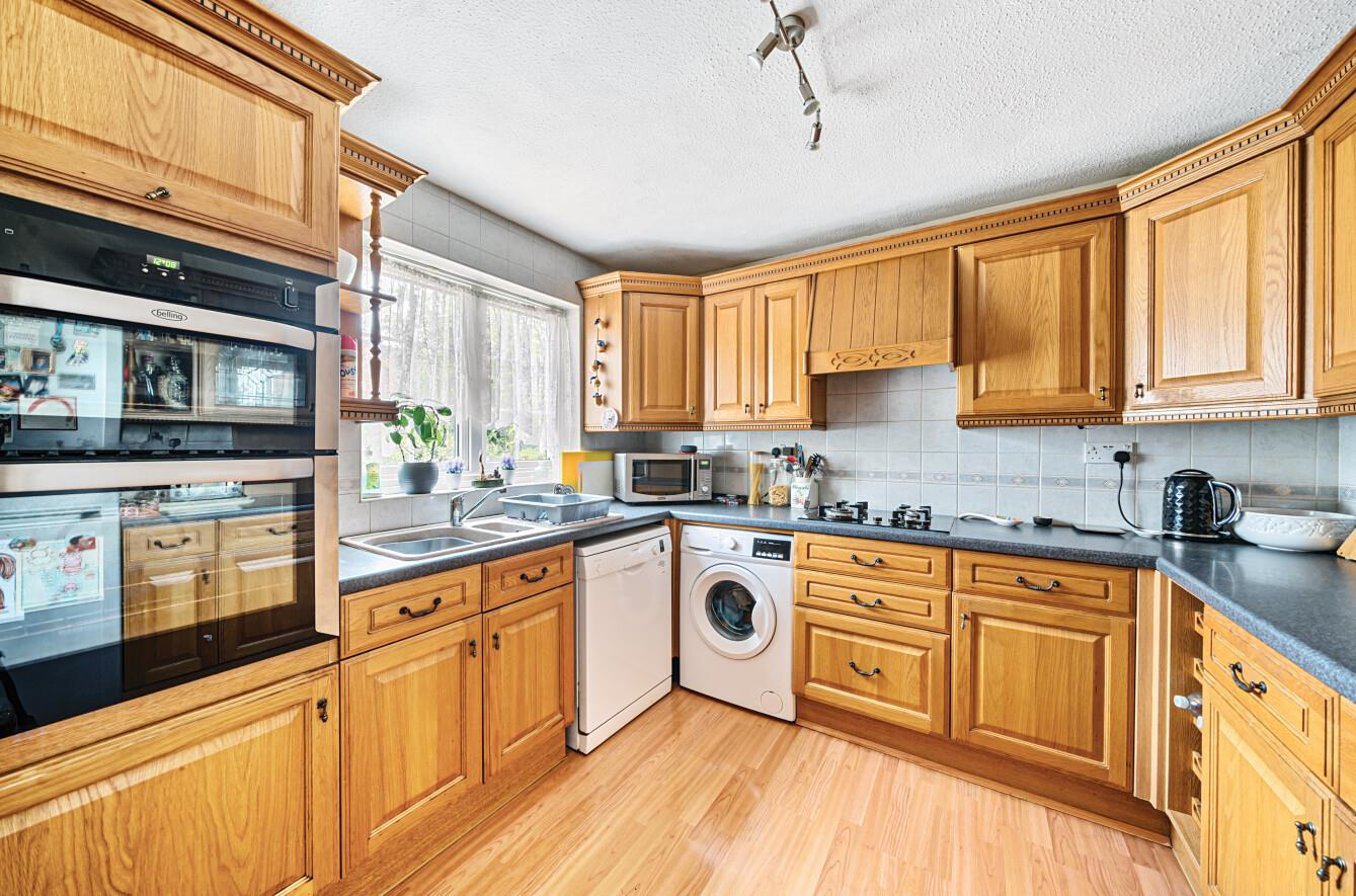 Meadow Road, Bushey, WD23, photo 4