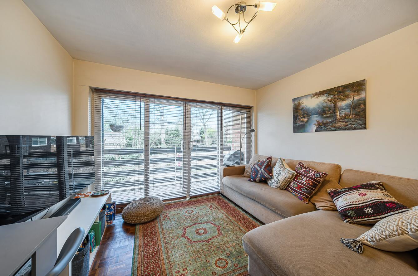 Mentmore Court, Stanmore, HA7, photo 2