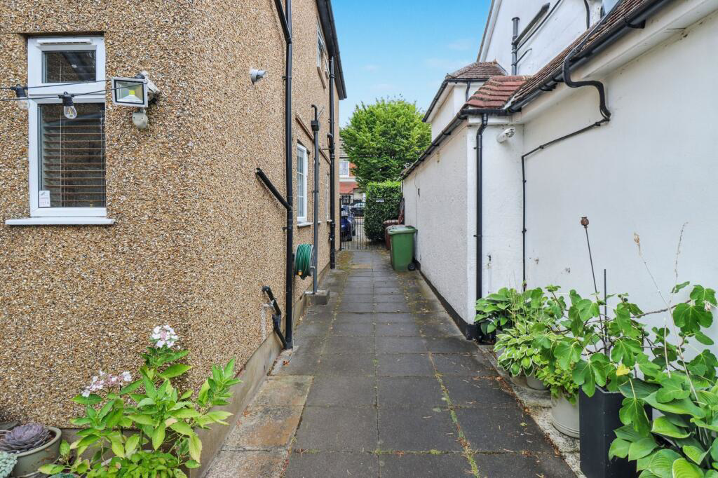 Merry Hill Road, Bushey, WD23, photo 18
