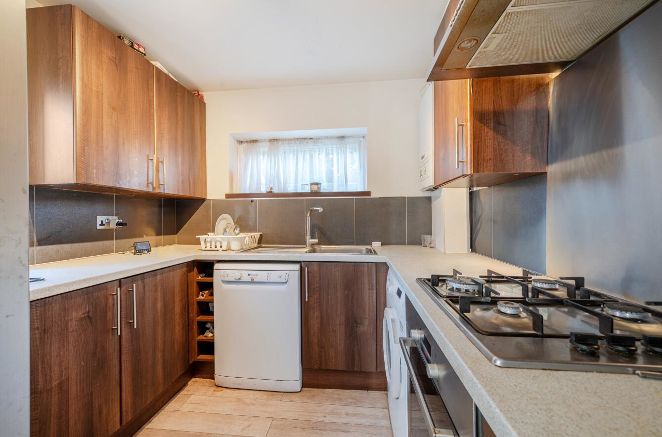 Daneglen Court, Stanmore, HA7, photo 4
