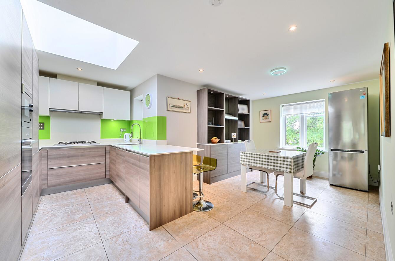 Royal Connaught Drive, Bushey, WD23, photo 3