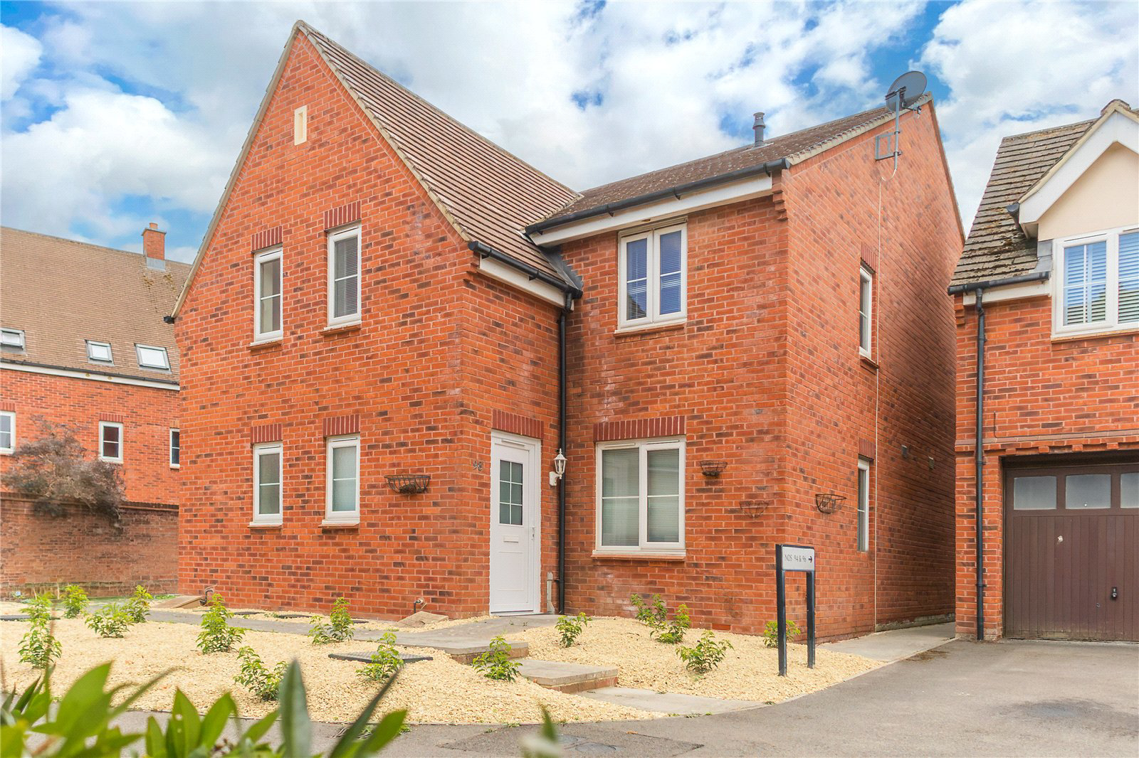 98 Deneb Drive, Oakhurst, Swindon, Wiltshire, SN25 2LG