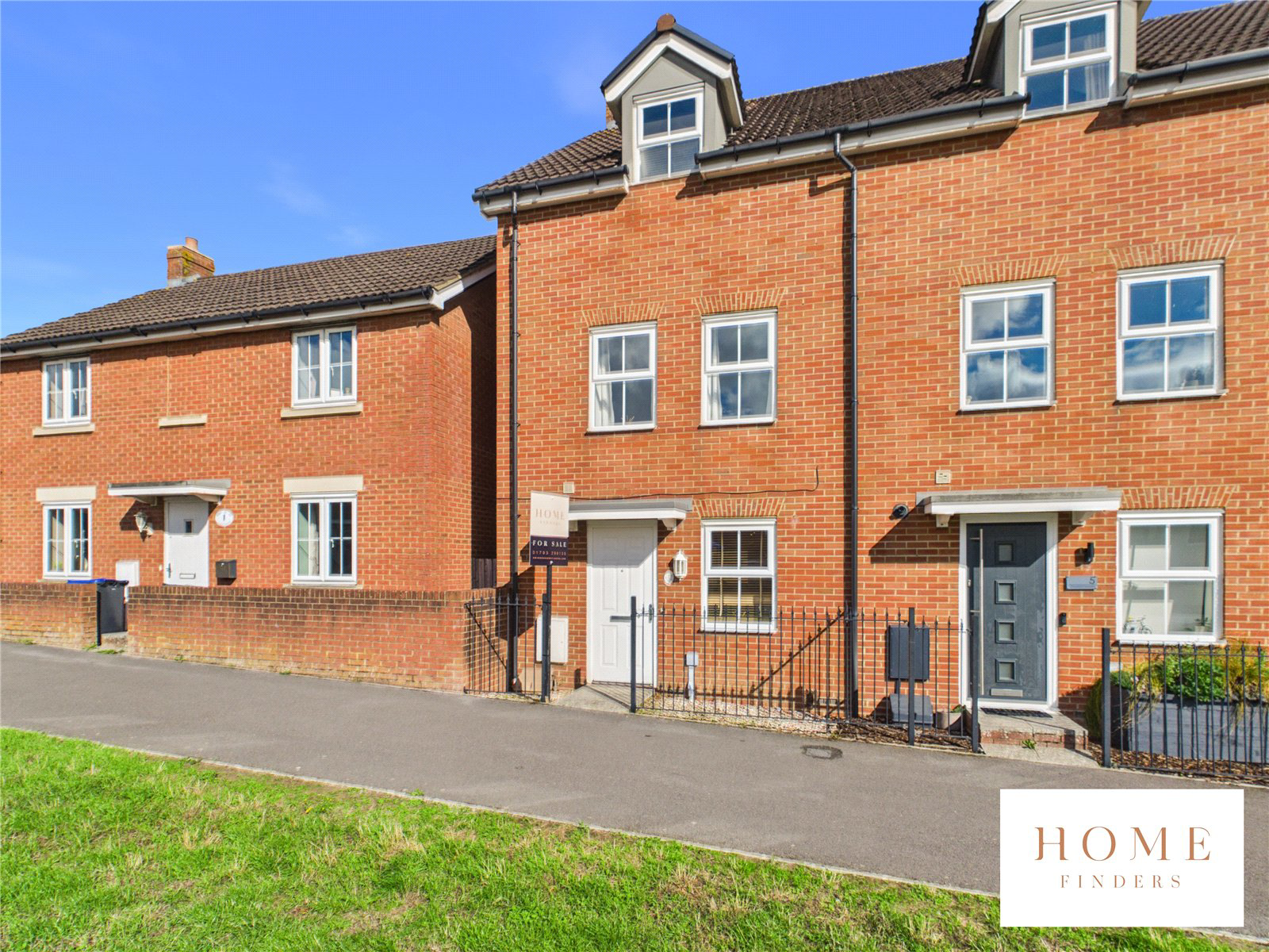 Cloatley Crescent, Royal Wootton Bassett, Wiltshire, SN4