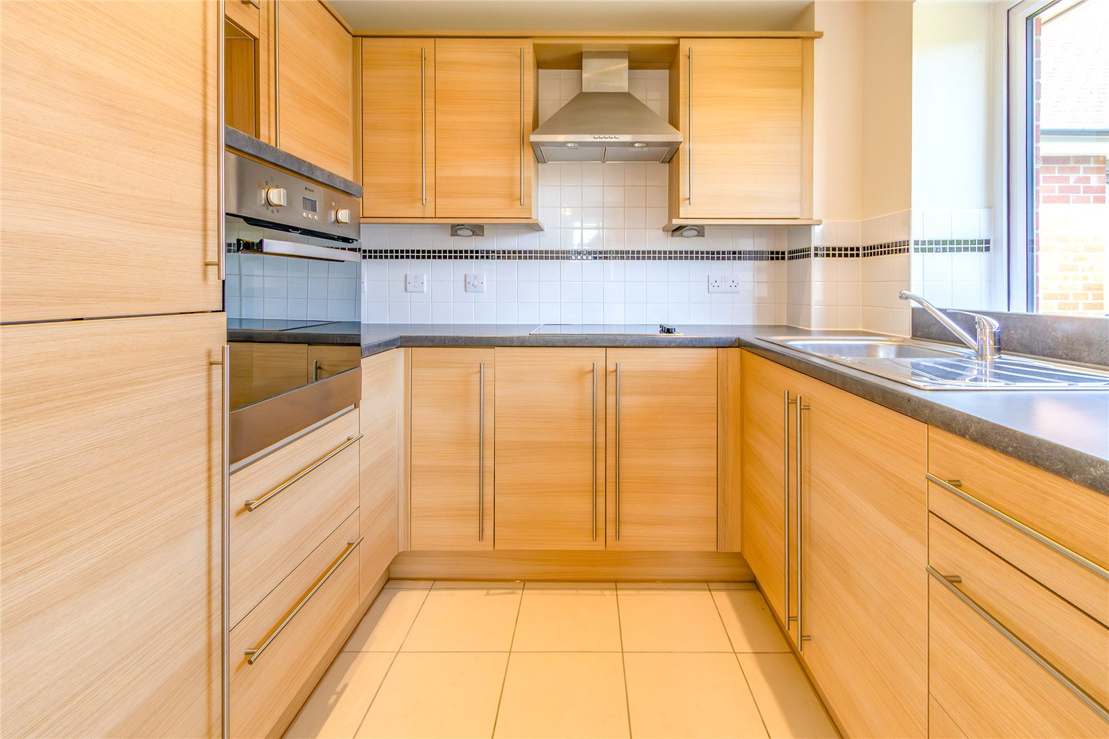 Blunsdon Court, Lady Lane, Swindon, Wiltshire, SN25, photo 3