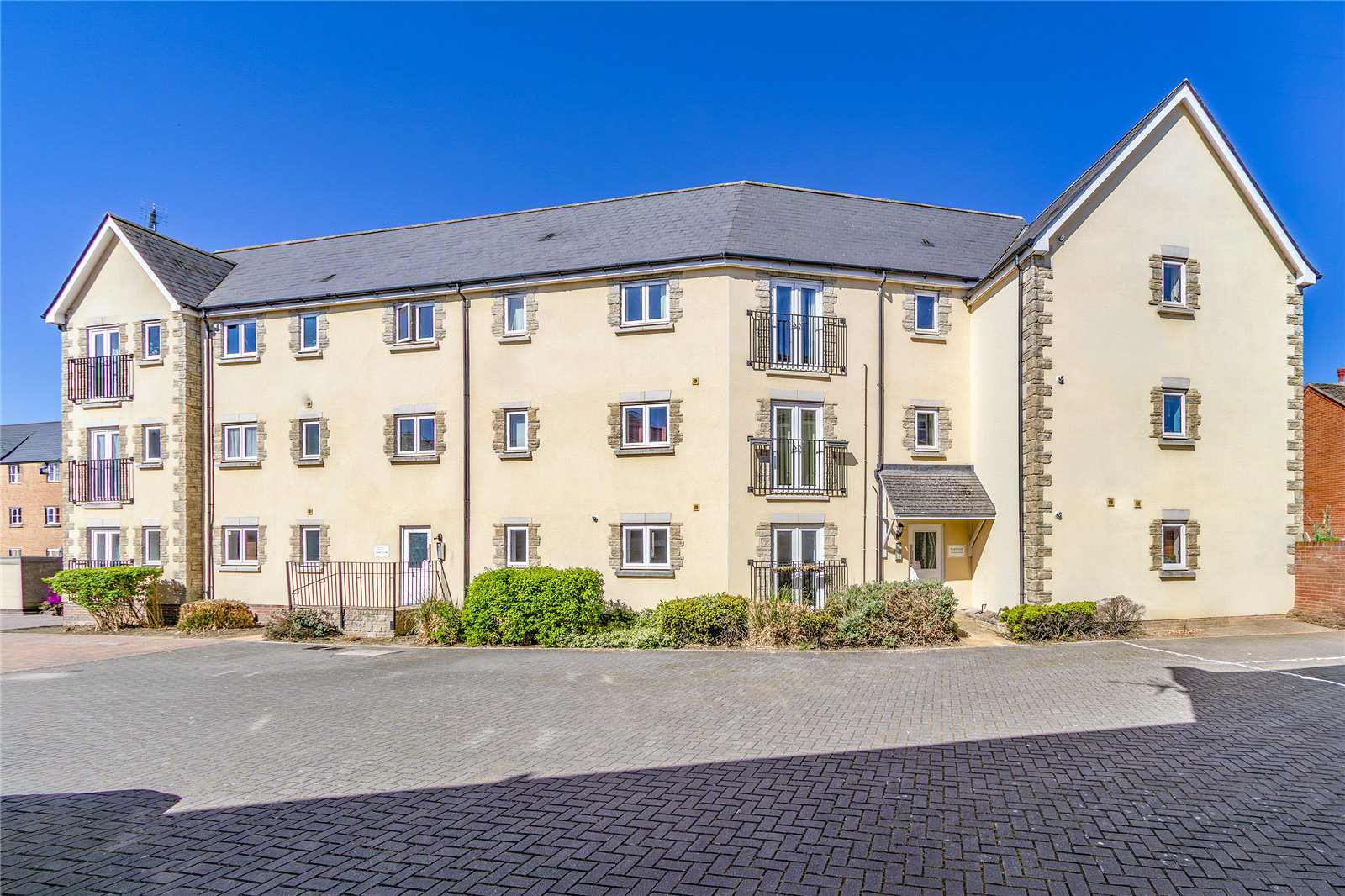 Smart Close, Redhouse, Swindon, SN25