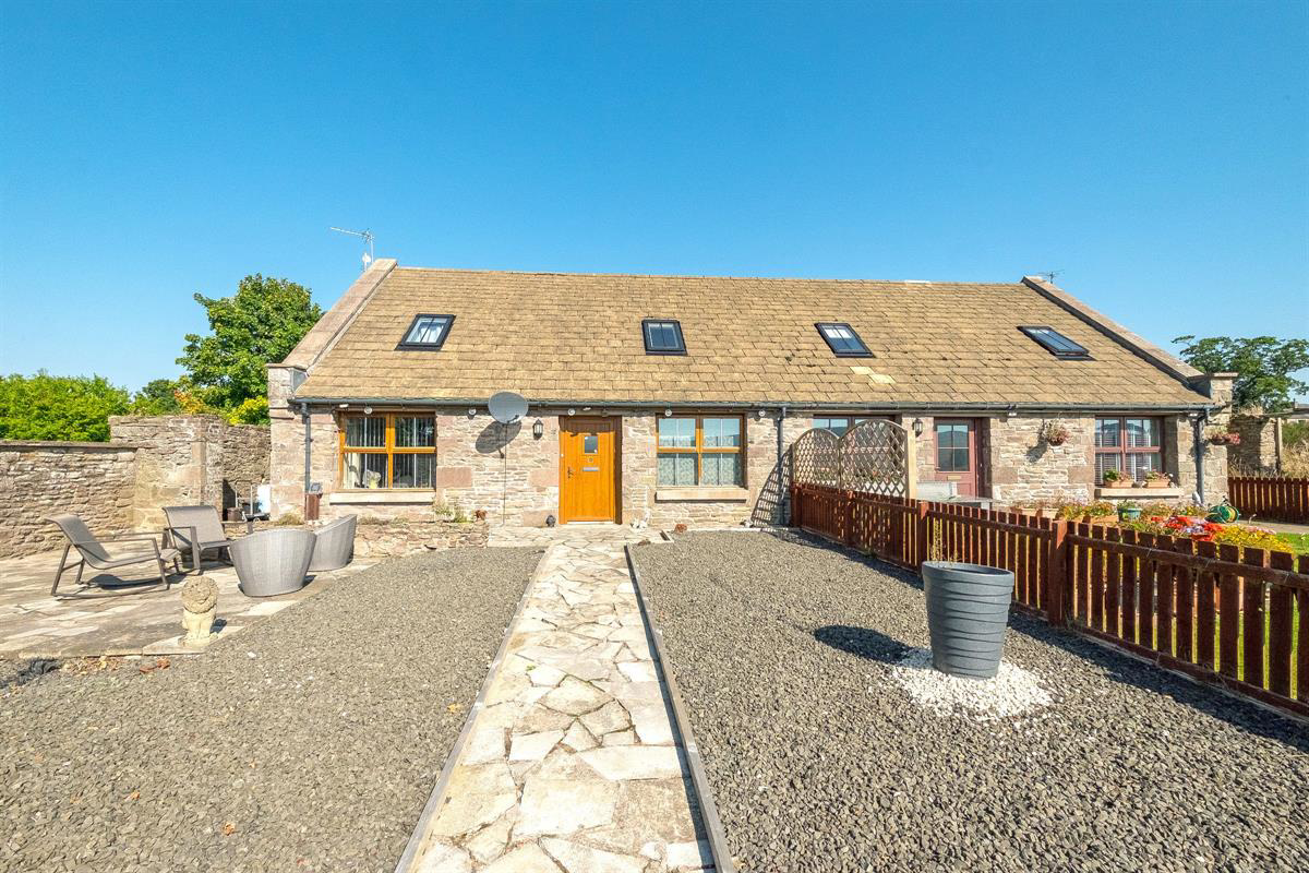8 Seggieden Steadings, Whigstreet. DD8 2JZ