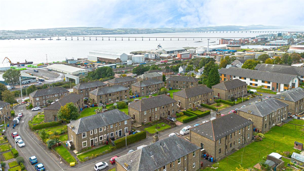 21 Ivanhoe Place, Dundee. DD4 6LQ, photo 2