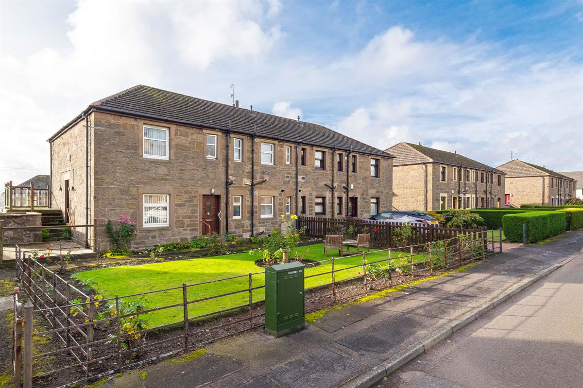 21 Ivanhoe Place, Dundee. DD4 6LQ