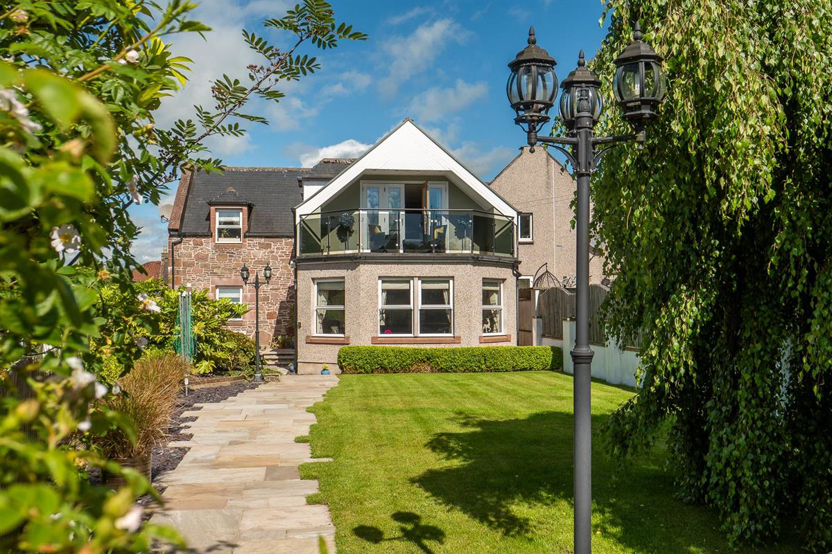 Steepleview, 12 Trinity Road, Brechin. DD9 6BE