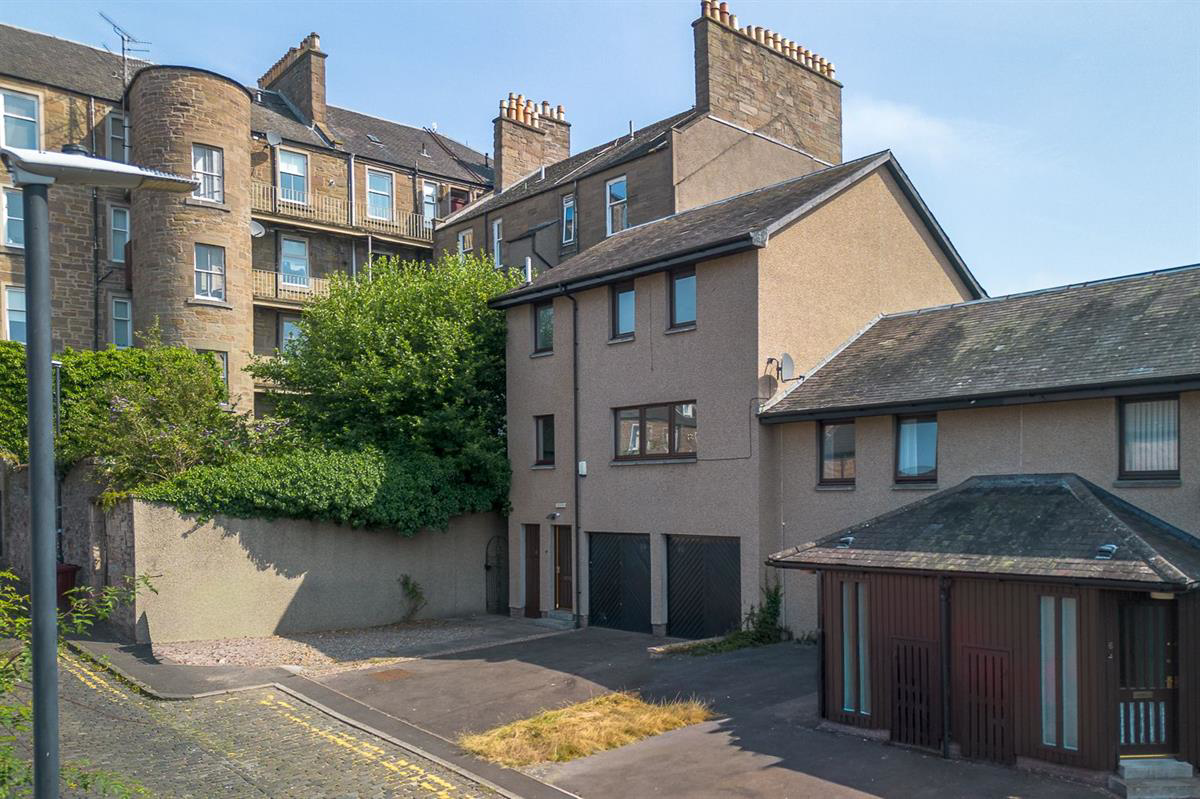4 Seafield Lane, Dundee. DD1 4JZ