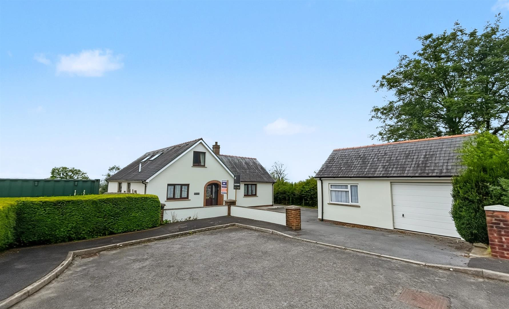 Llandissilio, Clynderwen