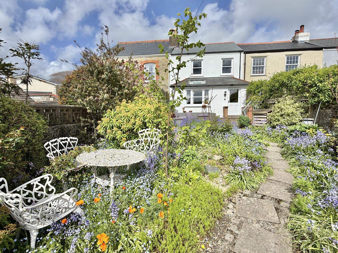 Cottage & Front Garden