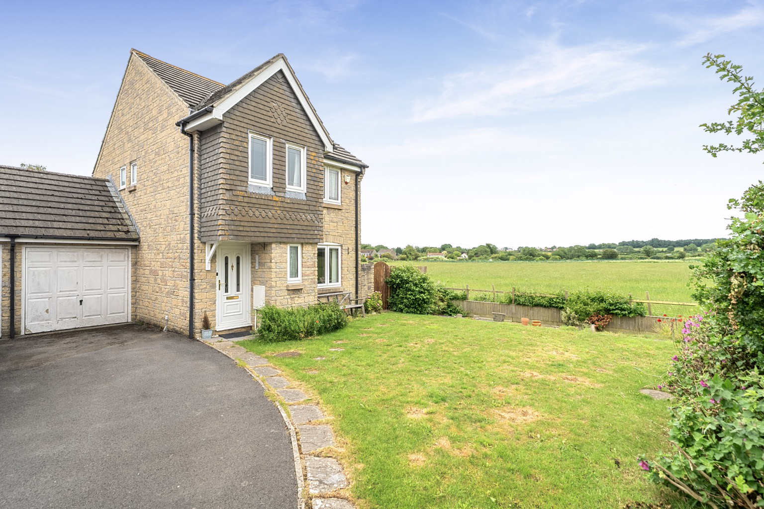 Blackthorn Way, Somerton