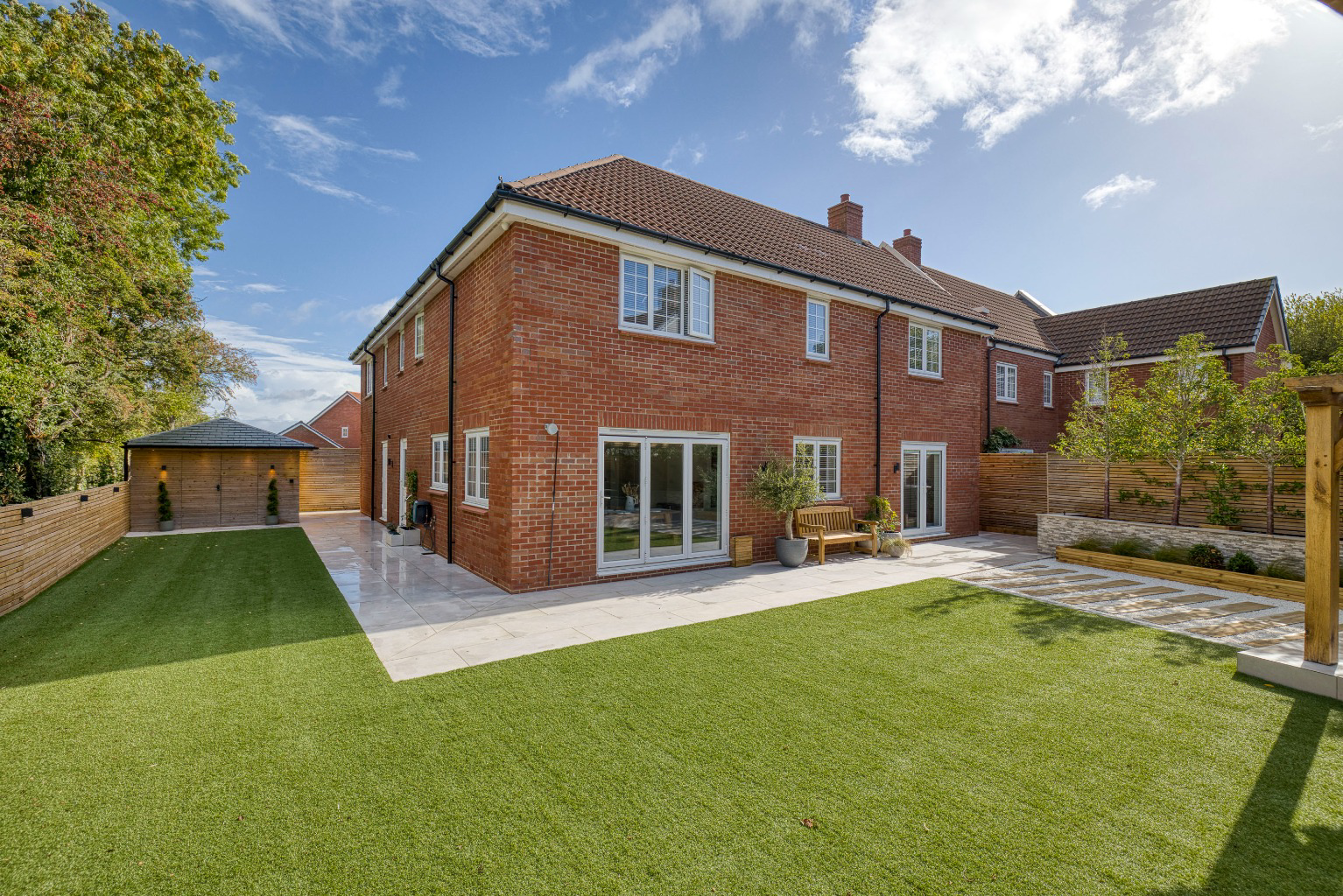 Exclusive enclave, Brent Knoll, photo 3