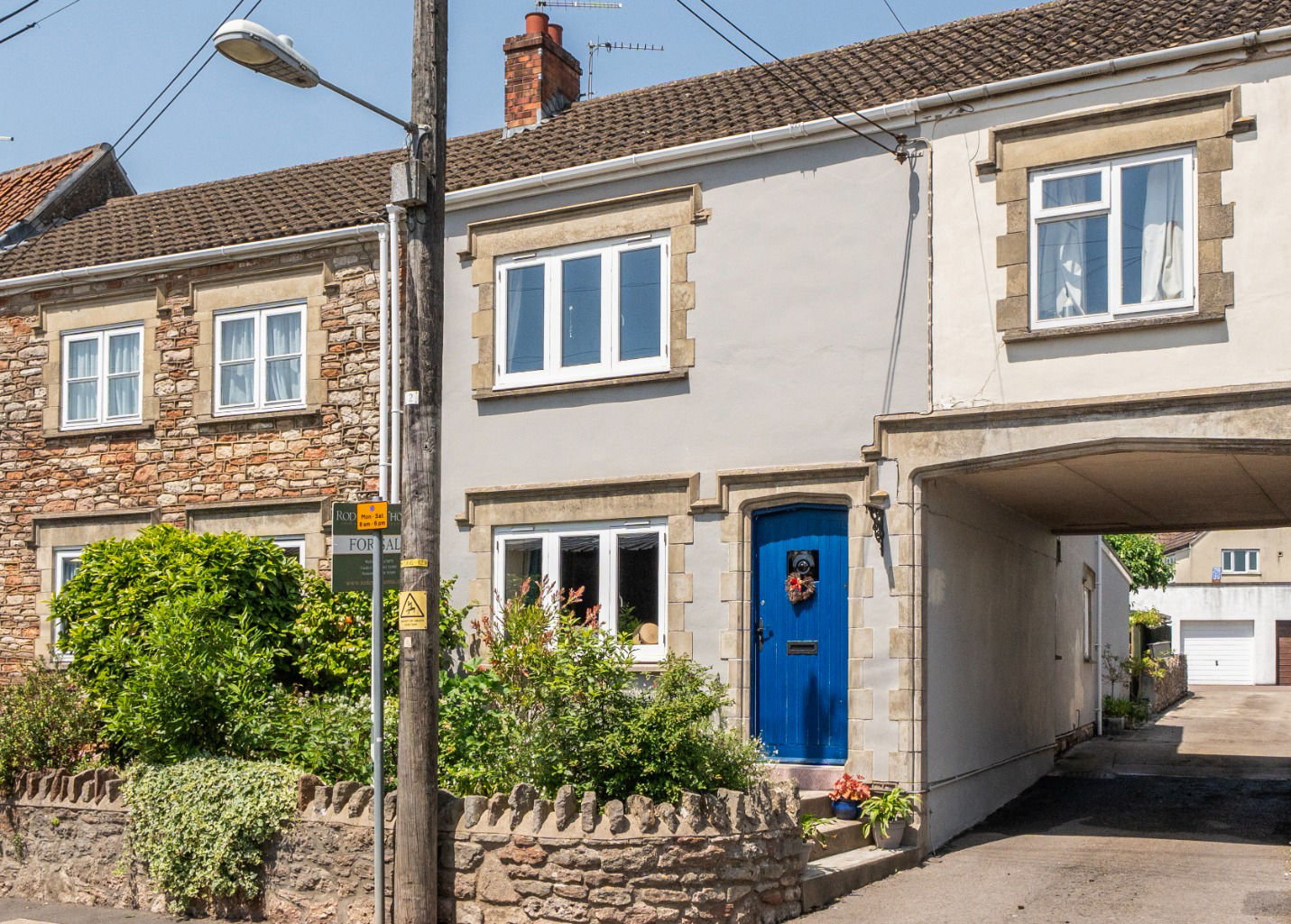 Central Wells with parking and manageable garden