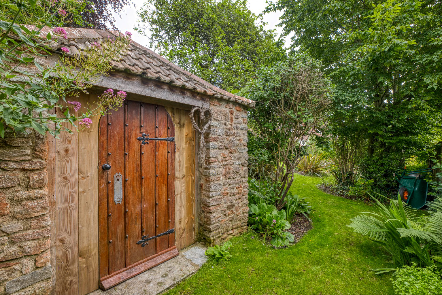 Central Wells, photo 29