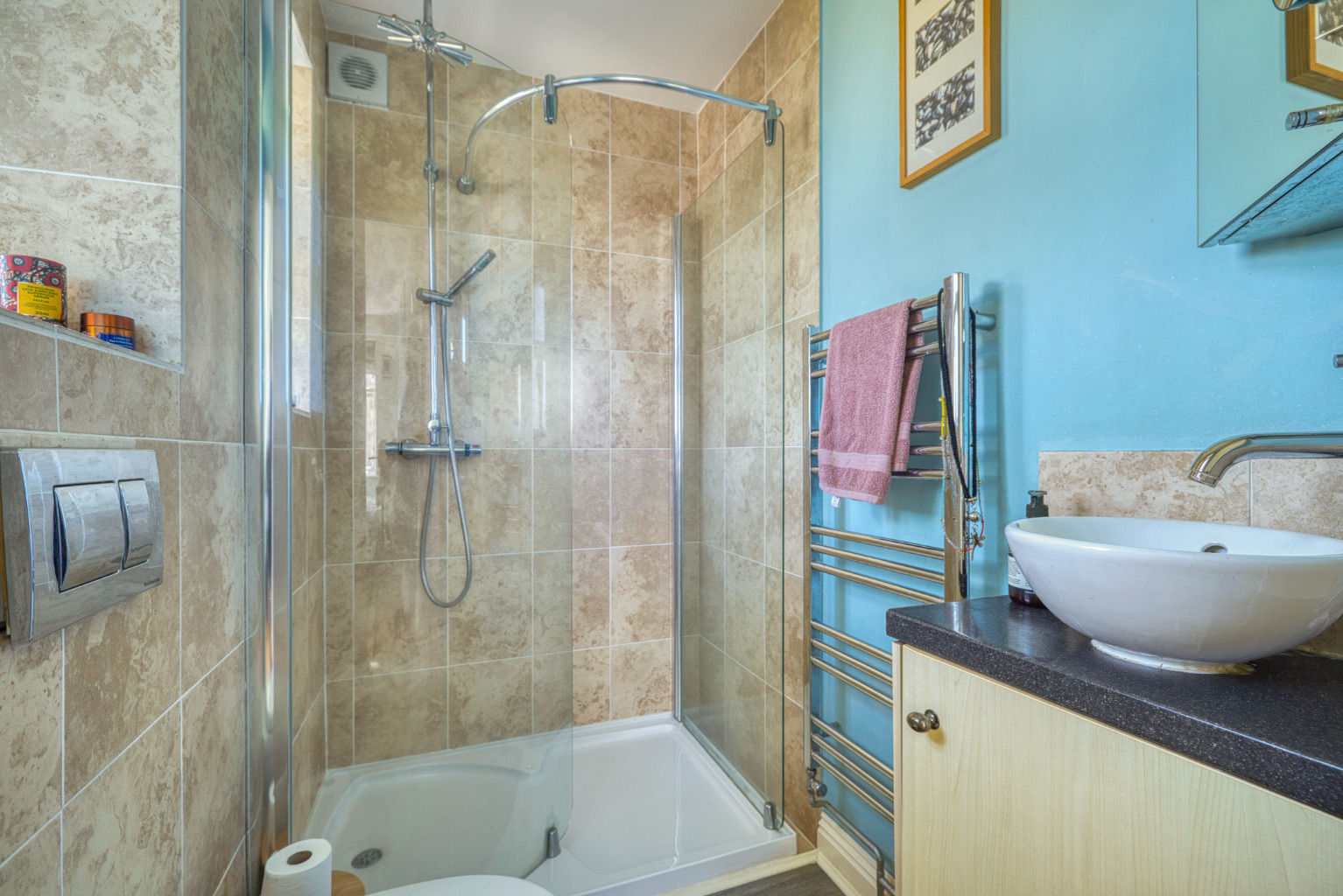 Discreetly located, in an elevated position in the heart of Shepton Mallet, photo 15