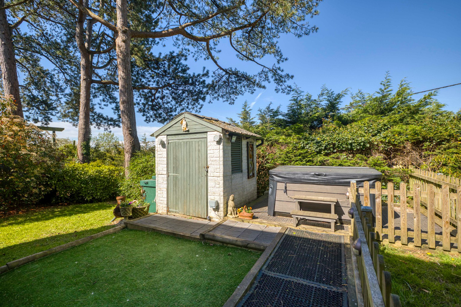 Discreetly located, in an elevated position in the heart of Shepton Mallet, photo 23