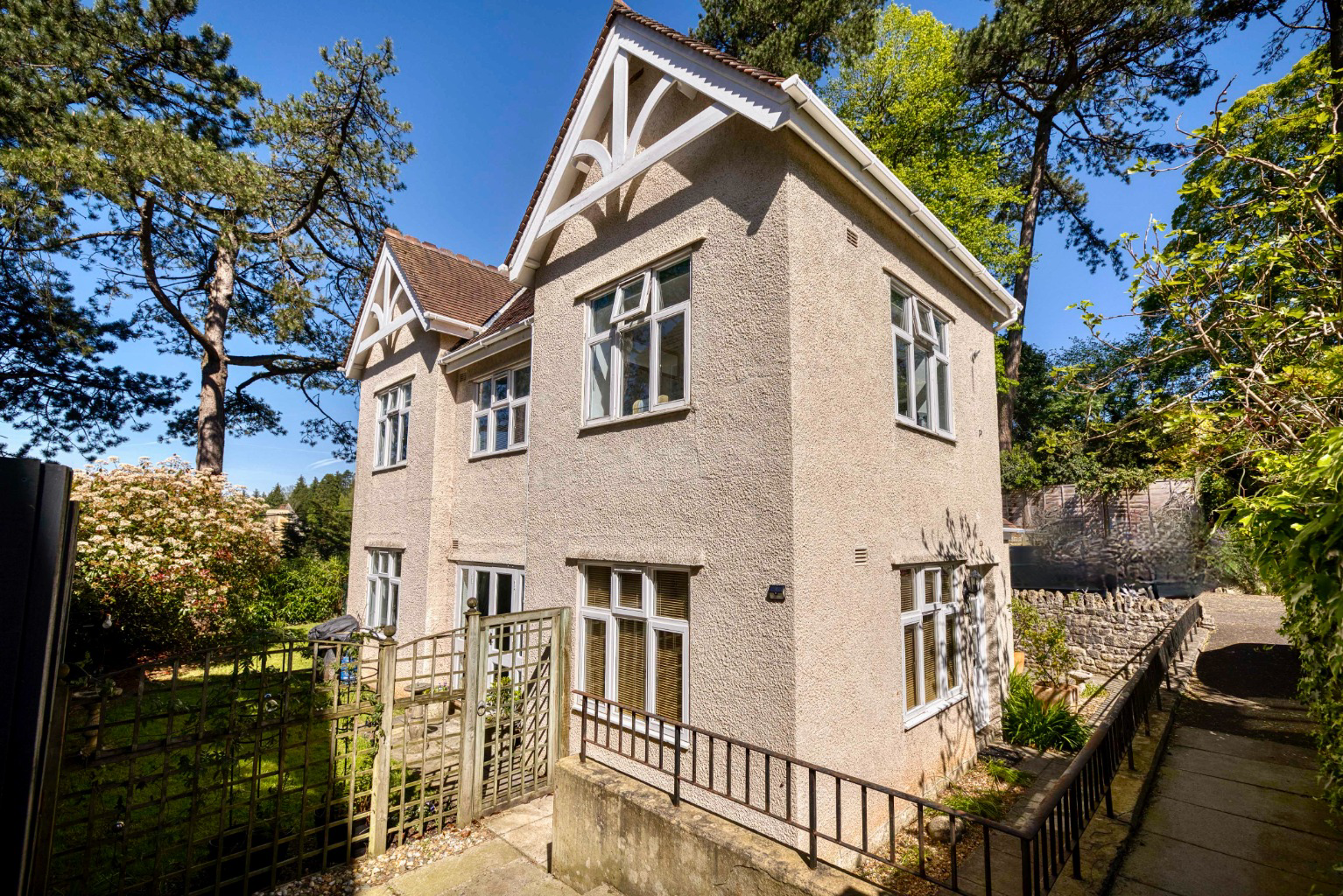 Discreetly located, in an elevated position in the heart of Shepton Mallet