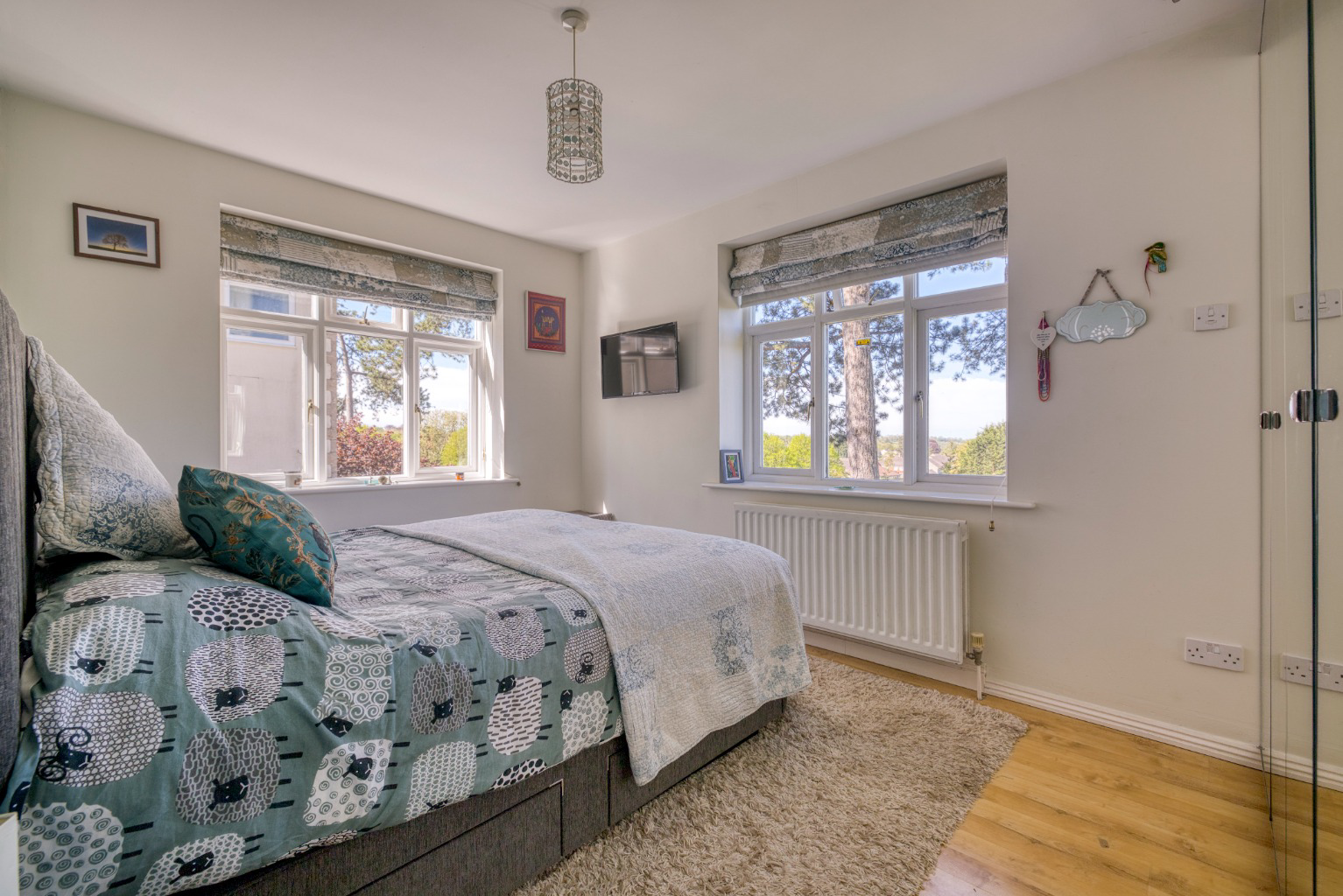 Discreetly located, in an elevated position in the heart of Shepton Mallet, photo 12