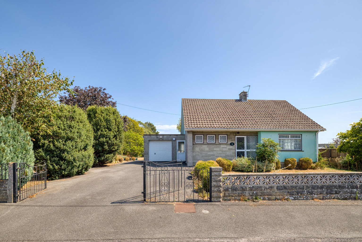 Edge of village location, Walton, Nr Street