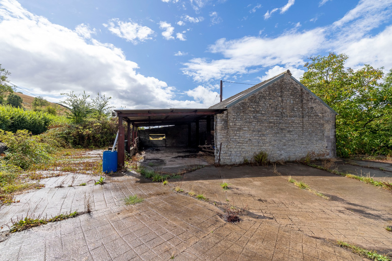 Nr Wells, house with barns, photo 42