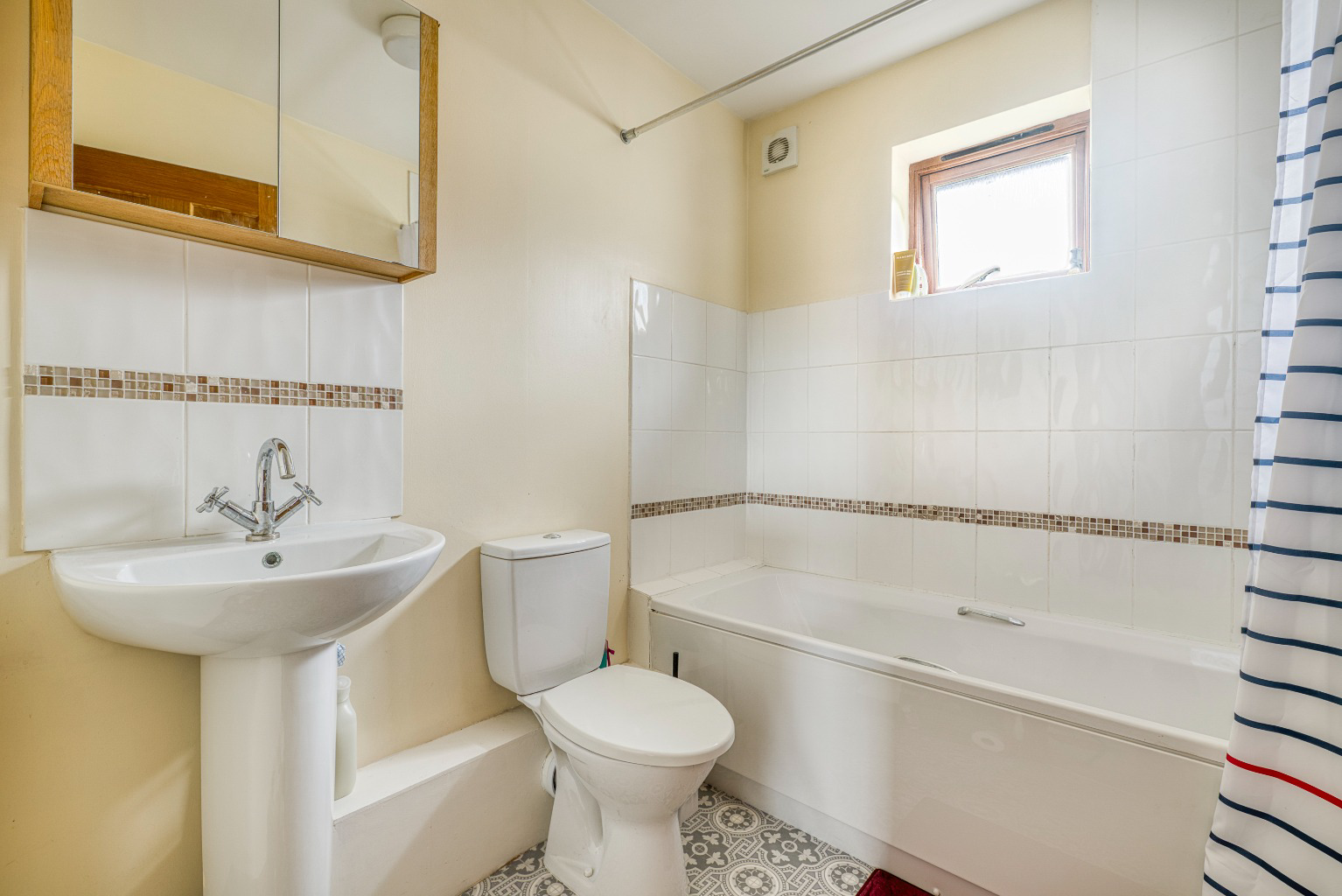 Central location - Combe Batch, Wedmore, photo 12