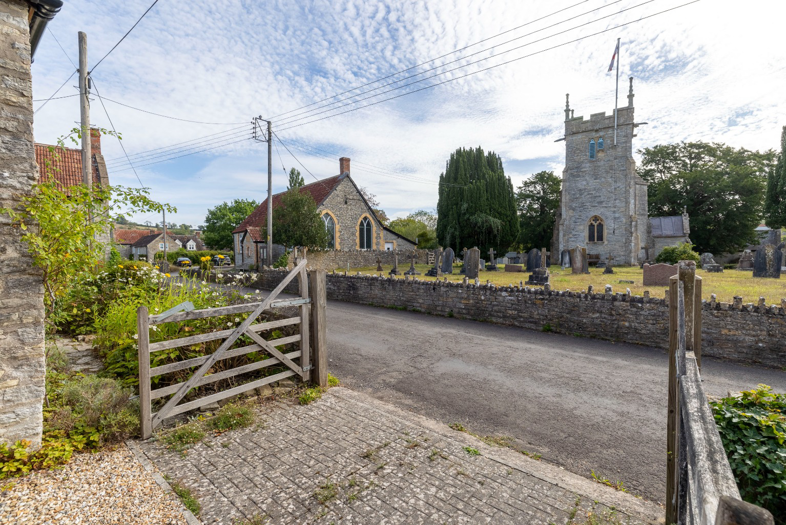 Period cottage in popular village of North Wootton, photo 30