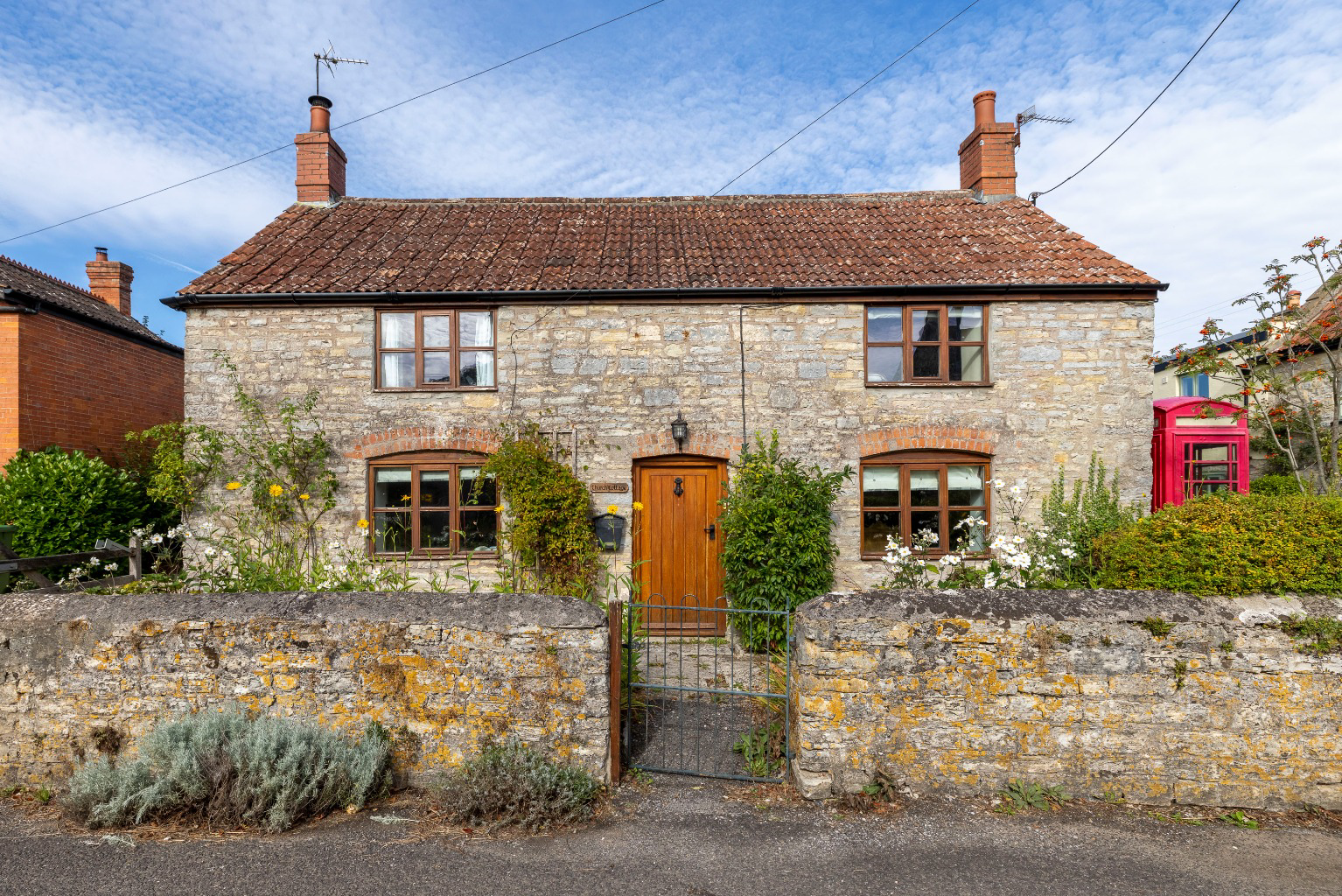 Period cottage in popular village of North Wootton, photo 33