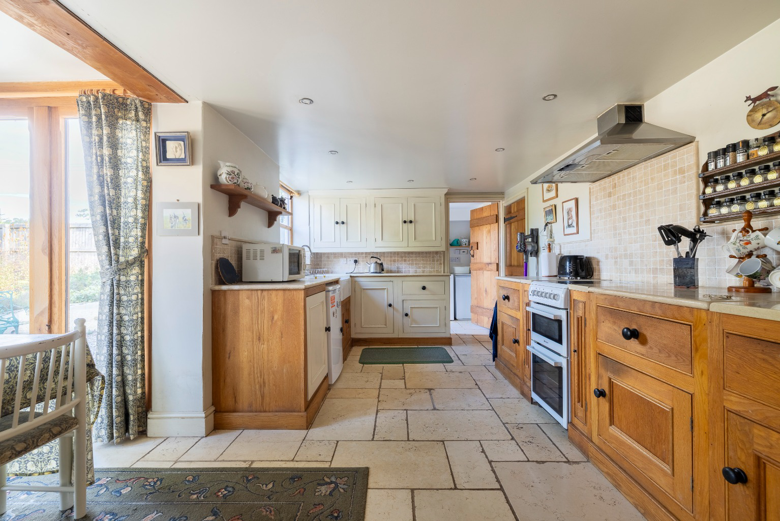 Period cottage in popular village of North Wootton, photo 12