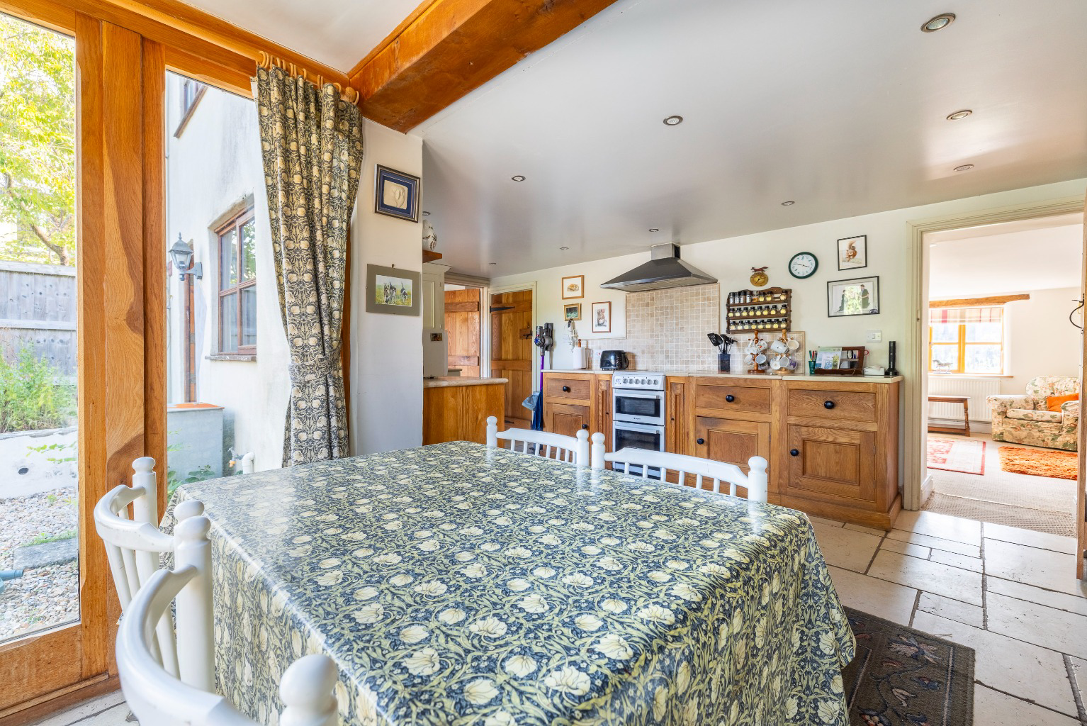 Period cottage in popular village of North Wootton, photo 10