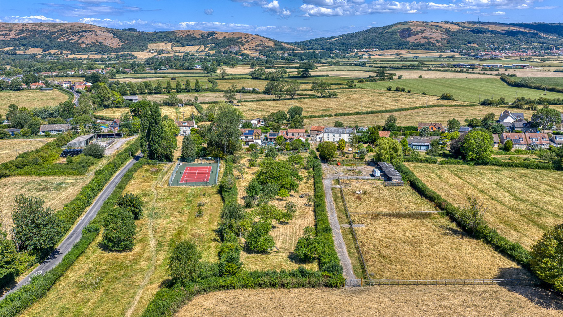A hidden gem - period barn conversion with secluded gardens and orchard, photo 32