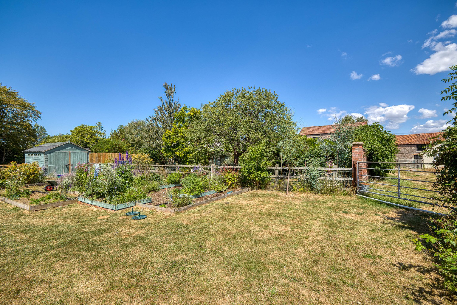 A hidden gem - period barn conversion with secluded gardens and orchard, photo 25