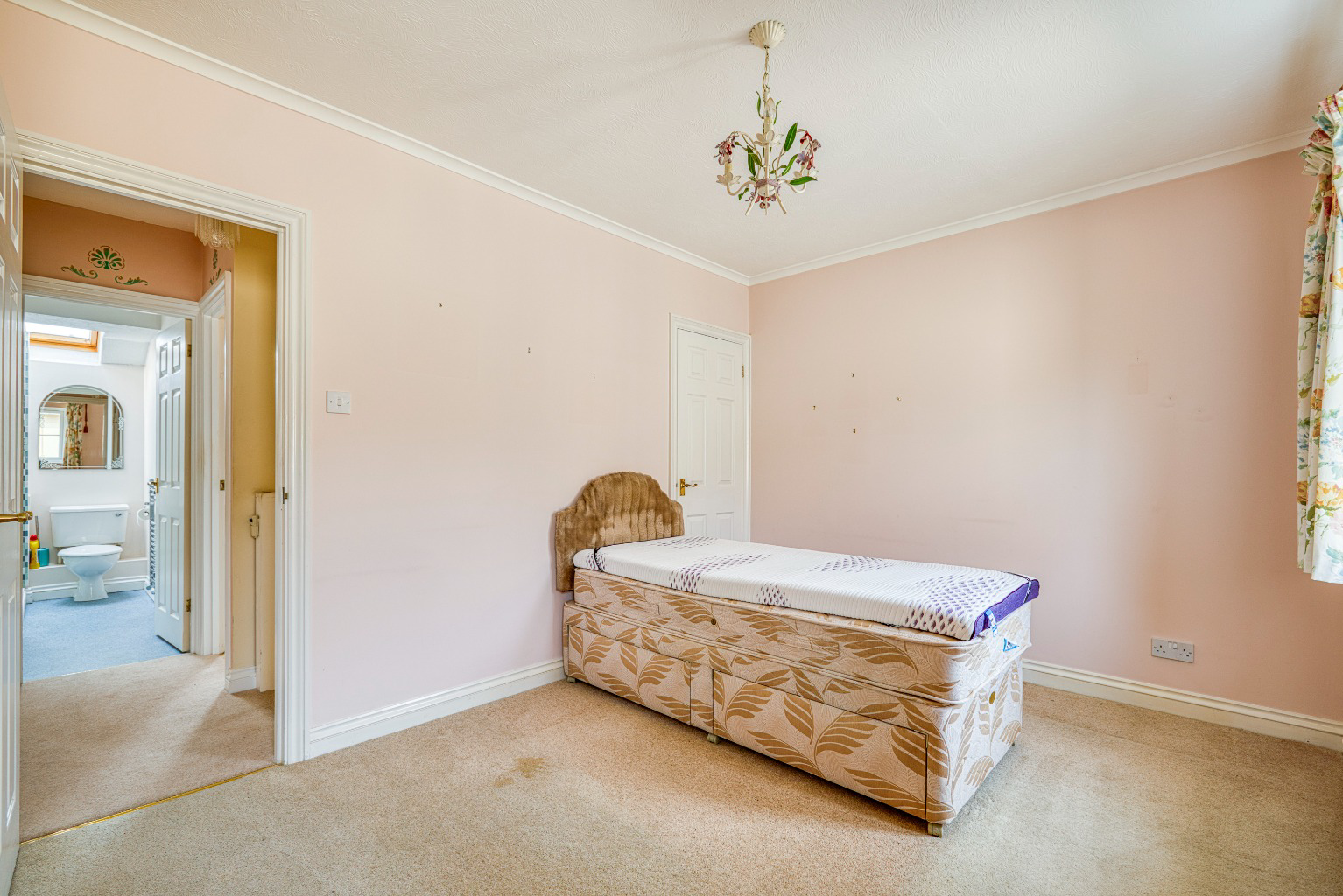 Tucked away in central Wells, photo 12