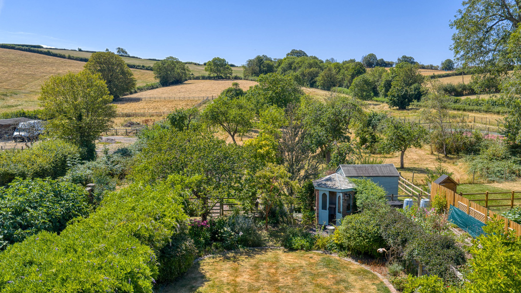 A hidden gem - period barn conversion with secluded gardens and orchard, photo 3