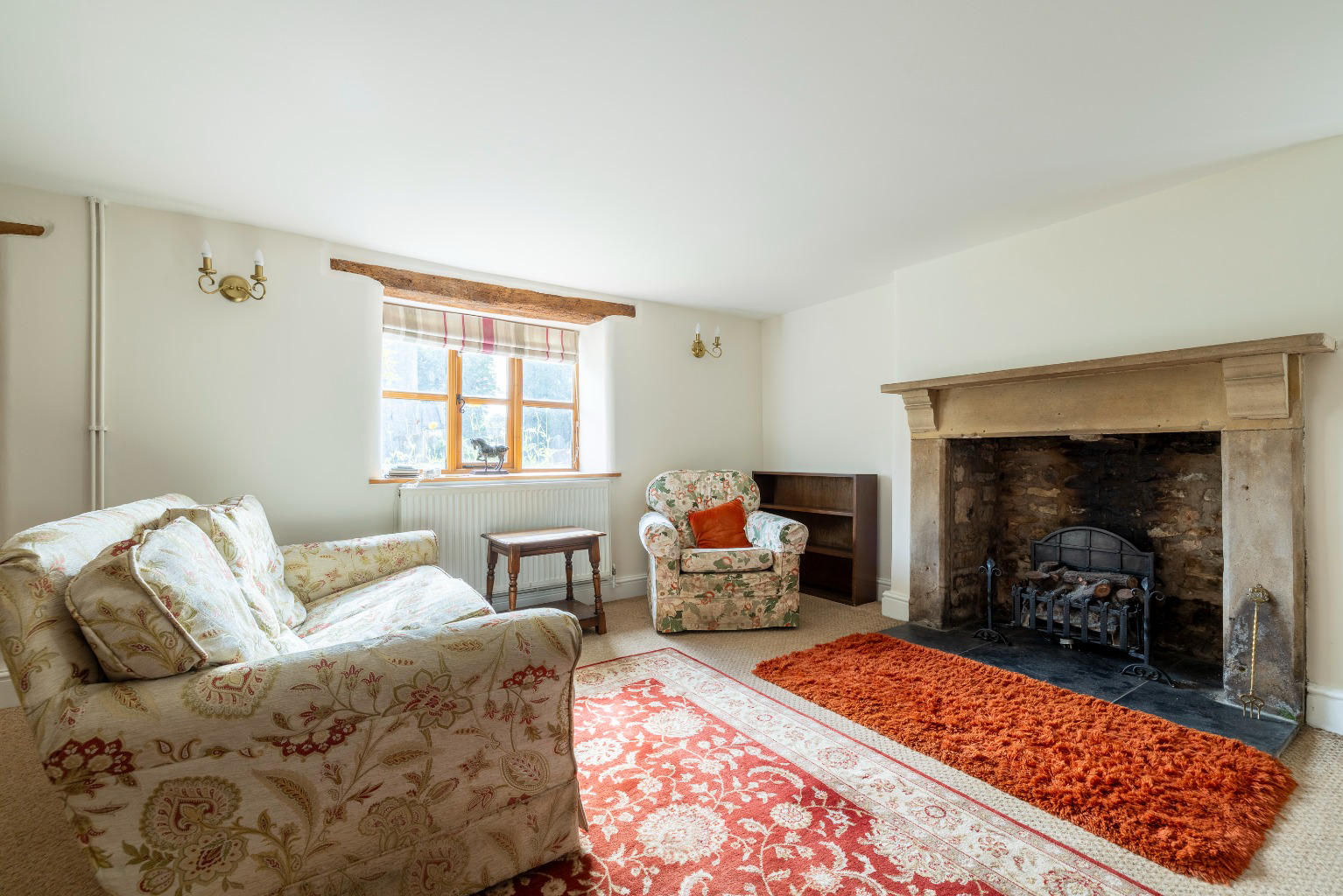 Period cottage in popular village of North Wootton, photo 4
