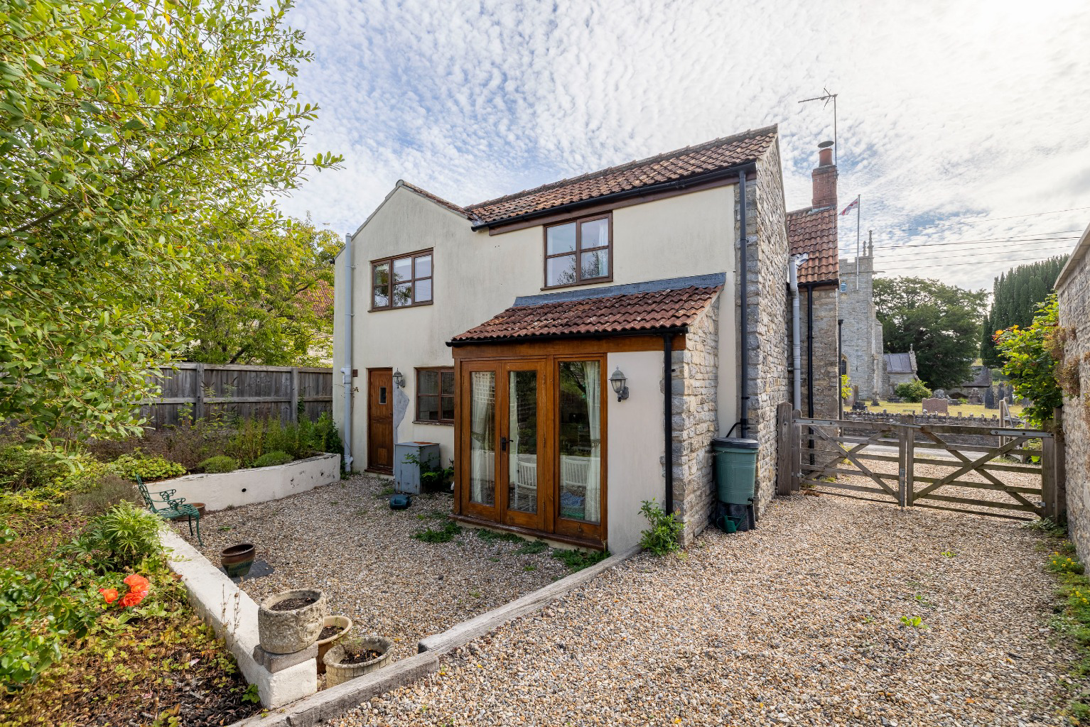 Period cottage in popular village of North Wootton, photo 26