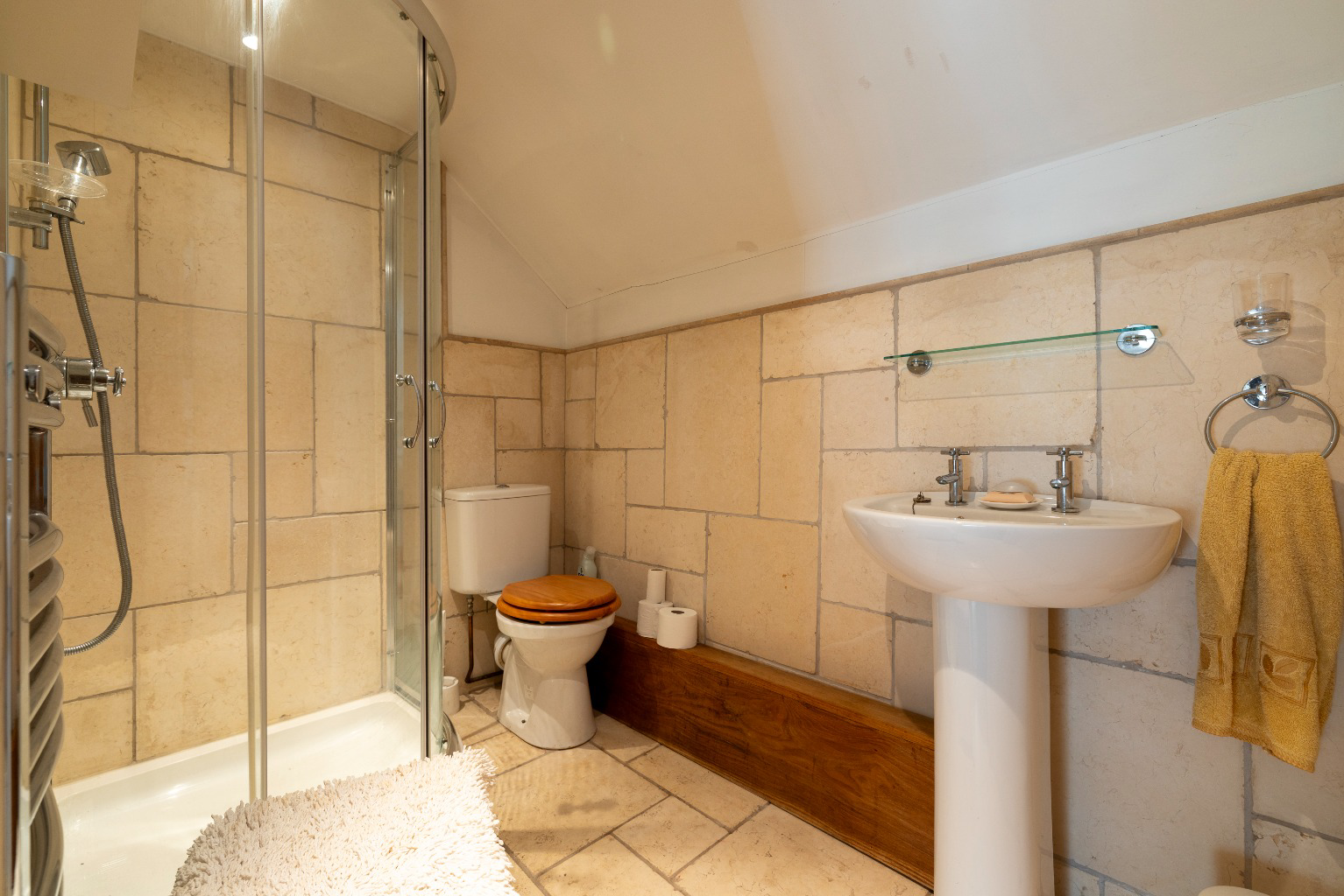 Period cottage in popular village of North Wootton, photo 19