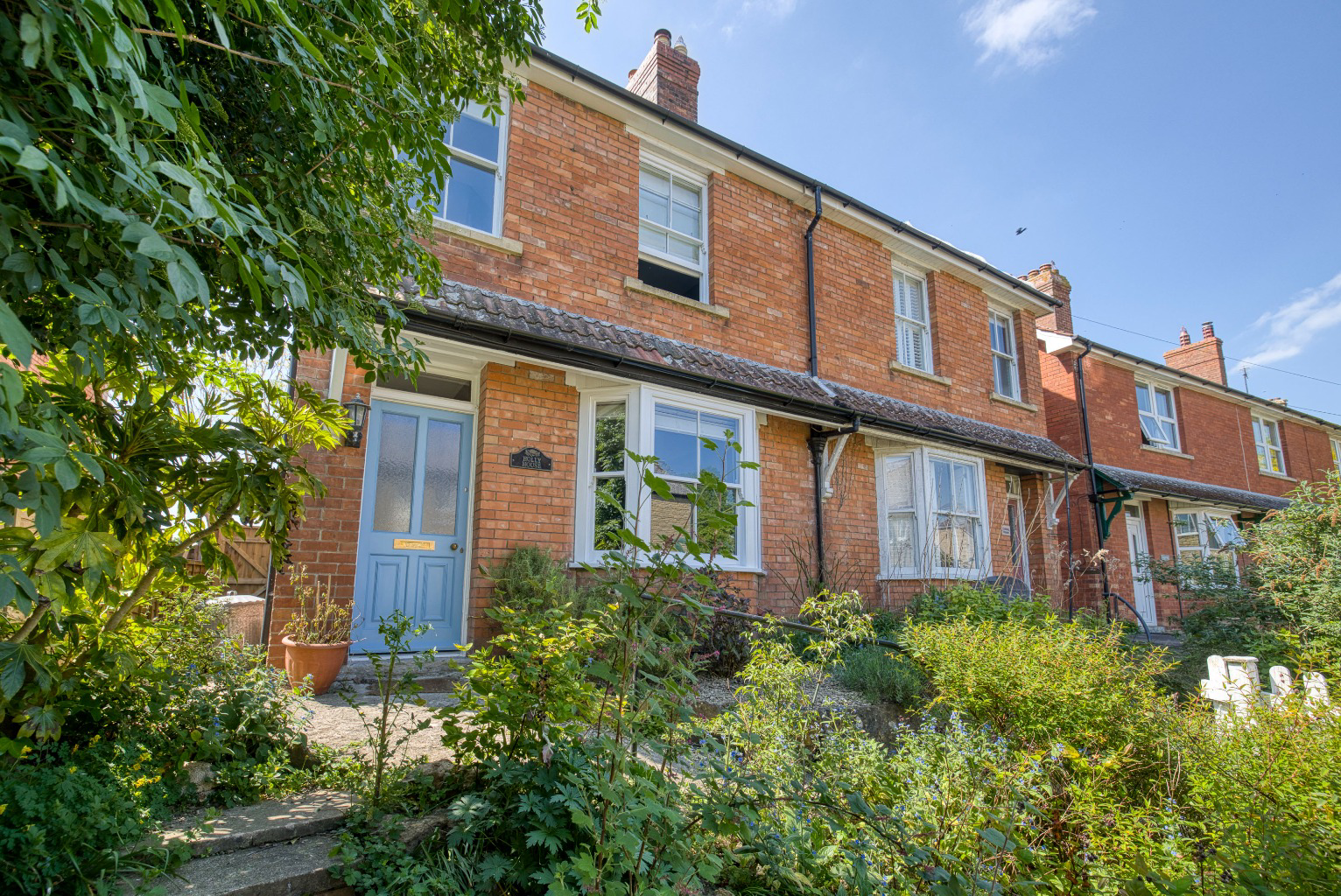 Just a minutes walk from Castle Cary High Street