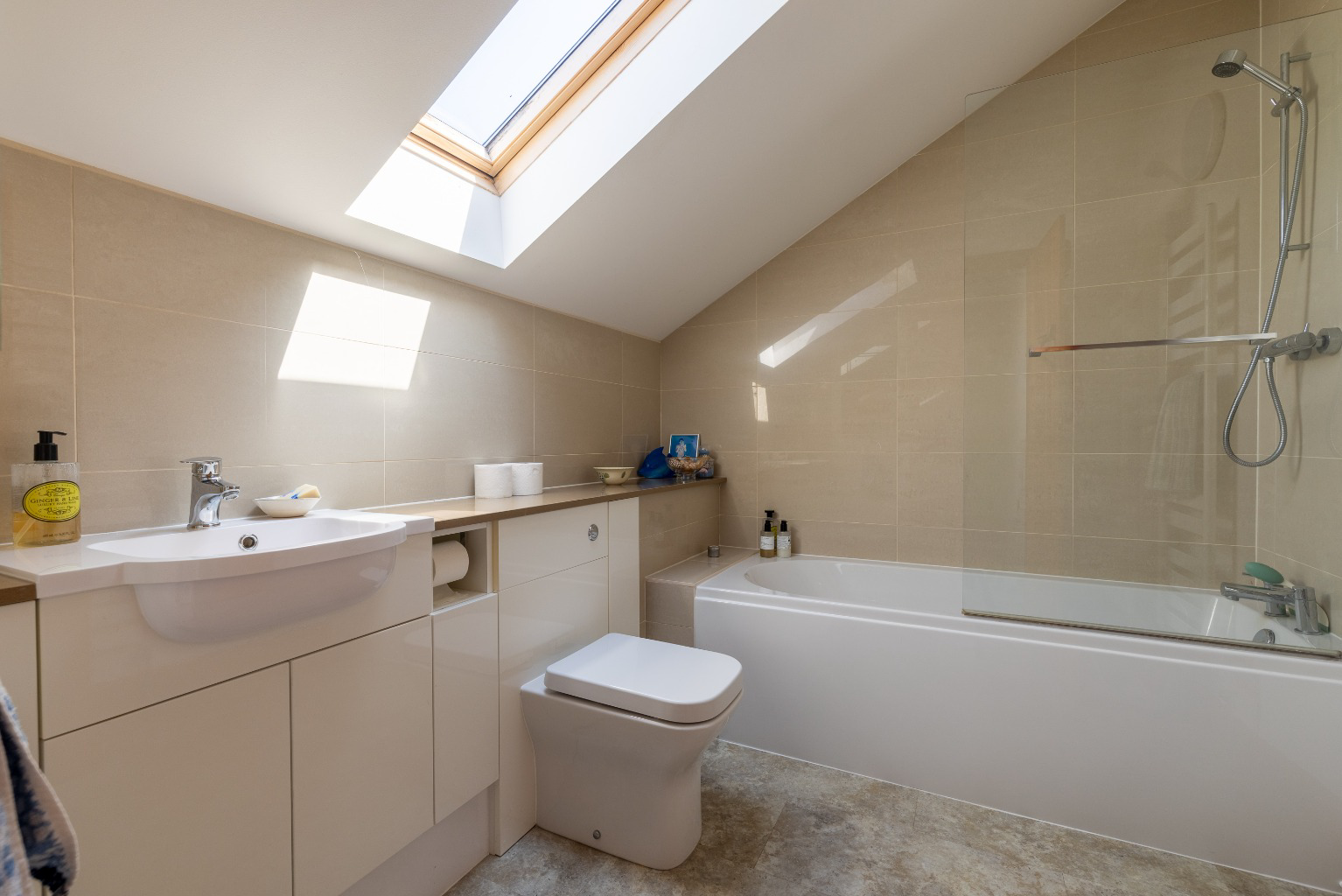 A hidden gem - period barn conversion with secluded gardens and orchard, photo 15