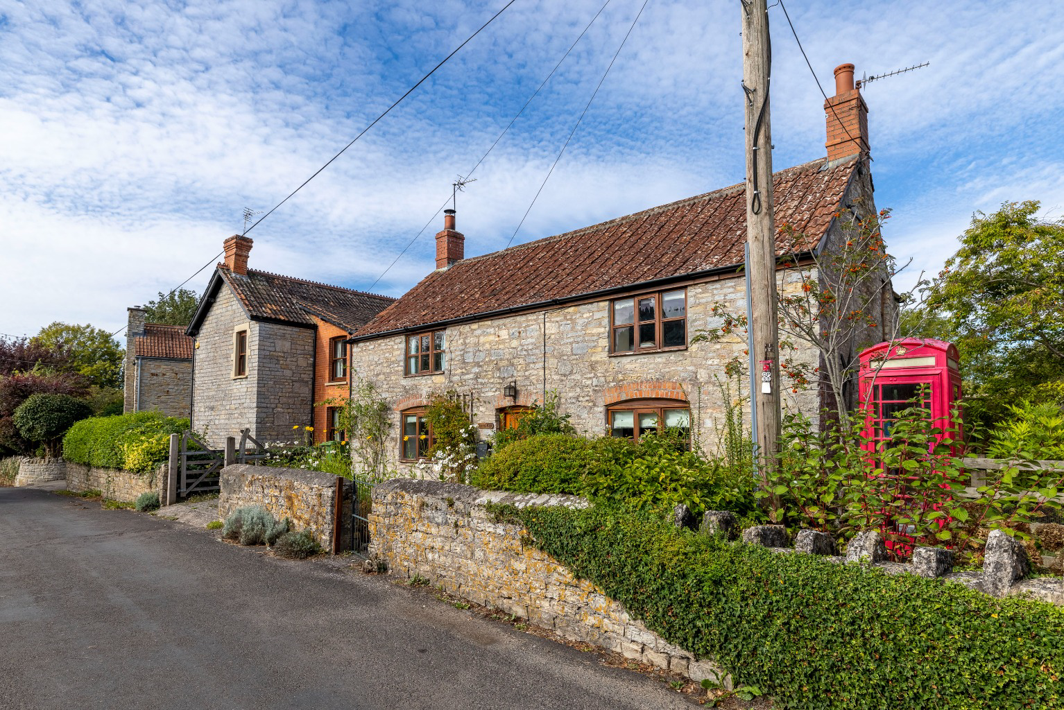 Period cottage in popular village of North Wootton, photo 32