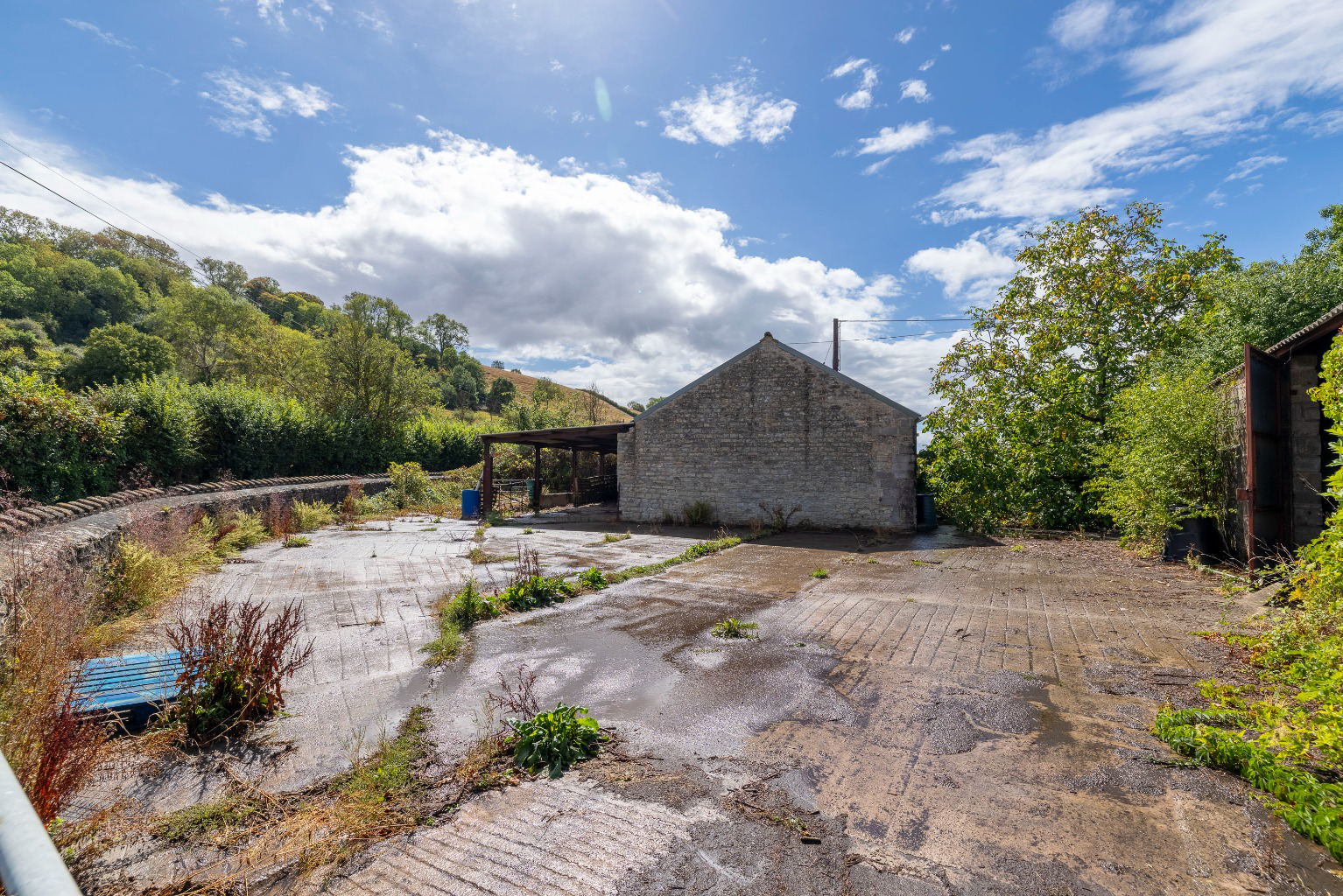 Nr Wells, house with barns, photo 41