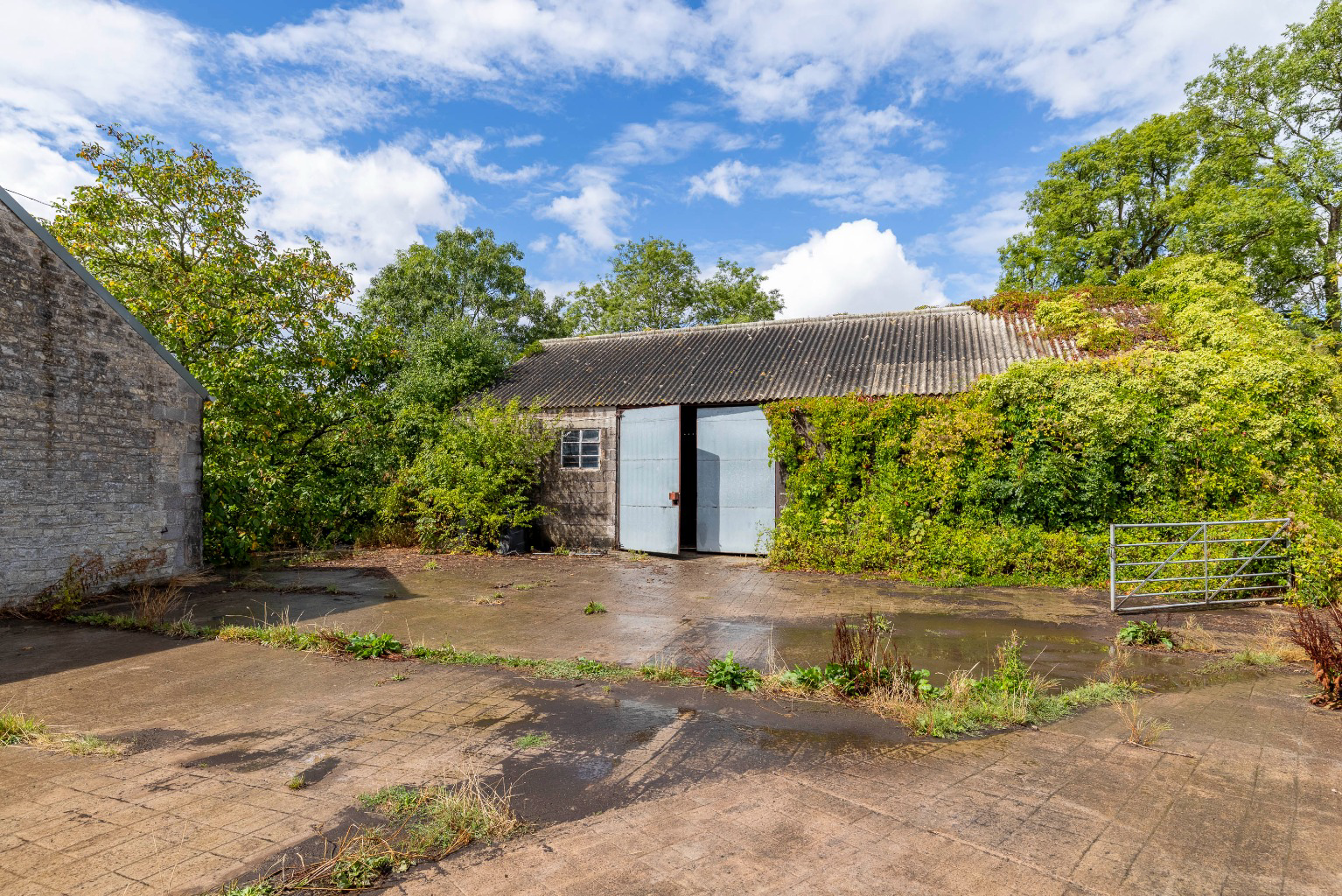 Nr Wells, house with barns, photo 43