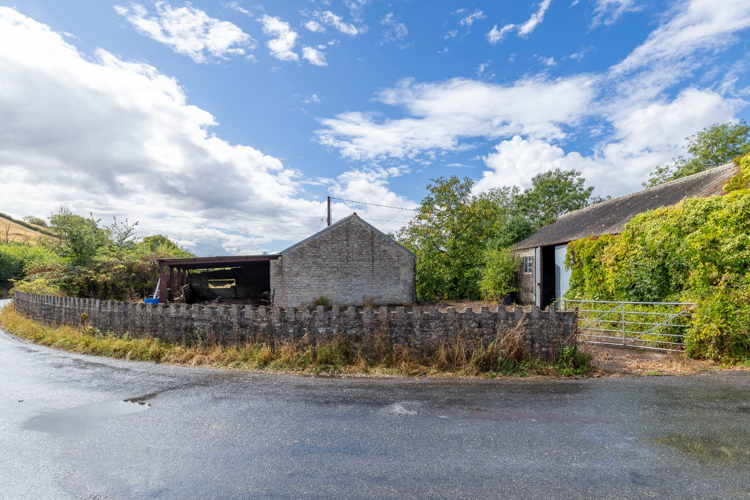 Nr Wells, house with barns, photo 40