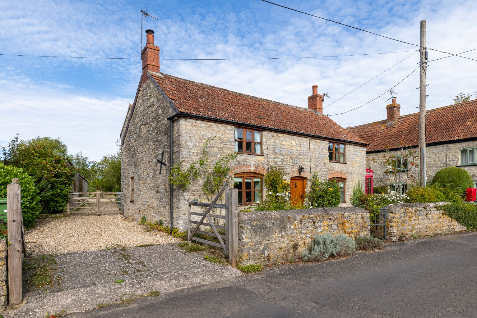 Period cottage in popular village of North Wootton