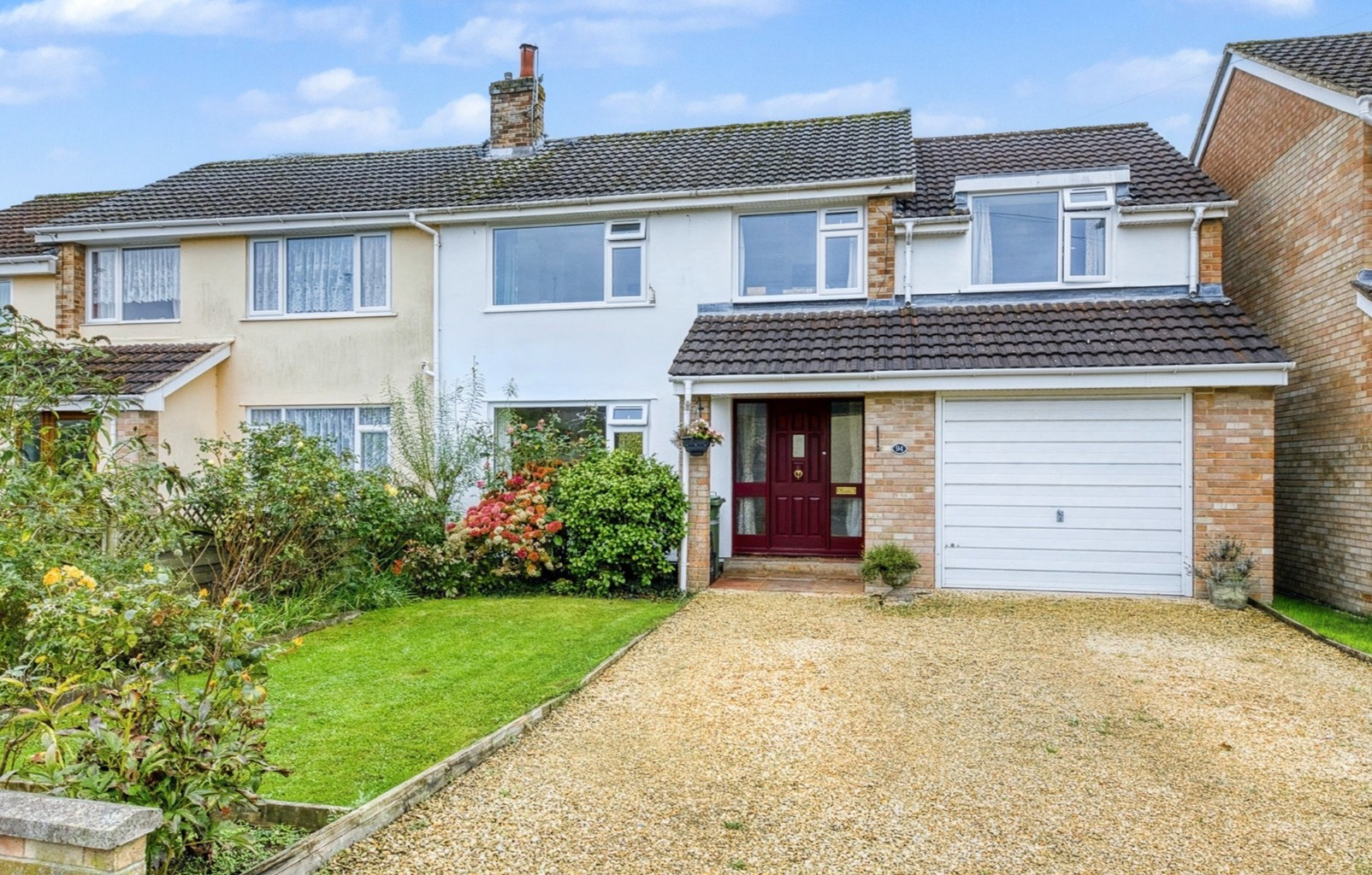 St. Cuthbert Avenue, walking distance from the High Street