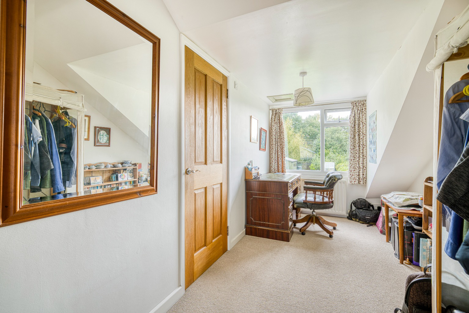 St. Cuthbert Avenue, walking distance from the High Street, photo 17